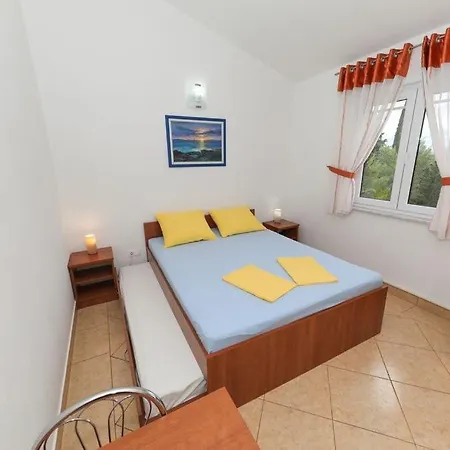 Apartment Studio 3742-7 In Starigrad